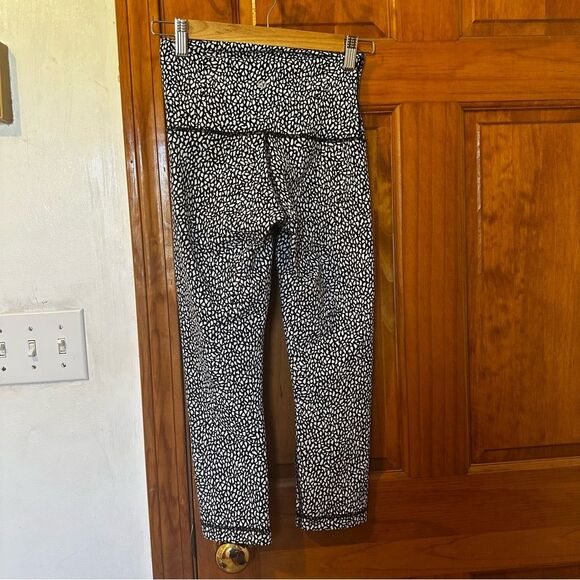 Lululemon Women's Wunder Under Crop (Hi-Rise) Miss Mosaic Black Size 6 Stretch - Picture 5 of 9